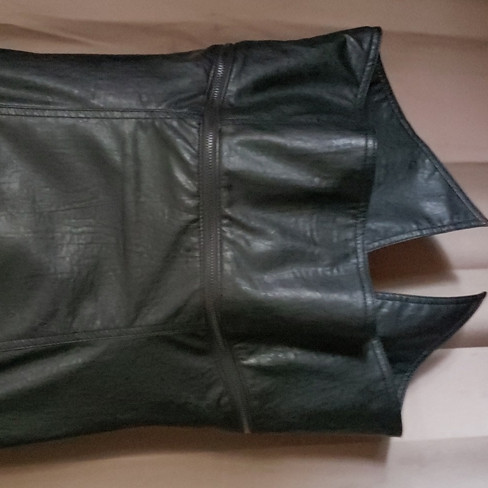 Vest - Picture 6 of 11